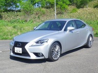 【レクサス IS 試乗】ボディ、エンジン、タイヤの巨大化に反対、知恵と工夫の余地あり…松下宏 画像