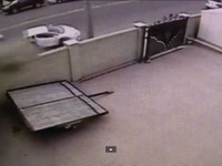 ランボルギーニ アヴェンタドール、事故で真っ二つに…米国［動画］ 画像