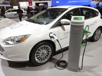 フォード、北米の全工場に充電ステーション設置へ 画像