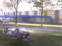 ポルシェ 911レーサー、恐怖の大クラッシュ…空を舞い、川に転落［動画］ 画像