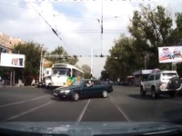 カザフスタンの傲慢ドライバー、注意散漫が招いた結末［動画］ 画像
