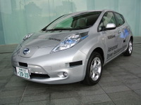 日産、自動運転システム開発に向け公道実験開始、ナンバープレート取得 画像