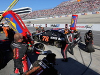 【NASCAR】カート・ブッシュ、緩んだホイールで結果残せず 画像