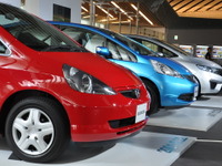 【新聞ウォッチ】9月の新車販売、新型フィット伸びず、アクア逃げ切り 画像