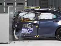 【IIHS衝突安全】トヨタ カローラ 新型、新スモールオーバーラップで最高評価を逃す 画像