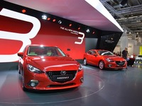 新型 アクセラ と アテンザ は似て非なるデザイン…マツダ 田畑孝司チーフデザイナー 画像