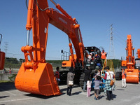 日立建機フェスティバル、超大型油圧ショベルの展示など…10月27日 画像