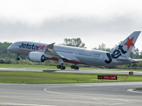 ボーイング、オーストラリアのジェットスター航空に787ドリームライナーを納入 画像