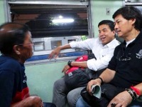 タイの運輸大臣、３等列車１４時間の旅 画像