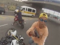 ブラジルでバイクジャック、犯人逮捕までの緊迫の一部始終［動画］ 画像