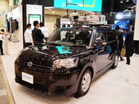 【ITS世界会議13】三菱電機、道路形状などを高精度スキャンするシステム搭載車を展示 画像