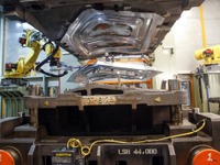 GM、車体プレス加工の新工場が操業開始…エスカレード 新型のボディパネル生産 画像