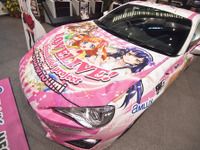 アムラックス東京、アニメ「ラブライブ!」の公式痛車を展示 画像