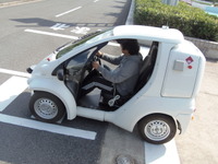 【ITS世界会議13】高齢者でも安心・安全！　超小型EV車による自動運転システムのデモを実施 画像
