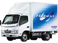 【東京トラックショー13】日野 デュトロ のハイブリッドシステムを冷凍機に活用 画像