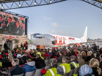 ボーイング、ライオングループNG737納入を祝う 画像