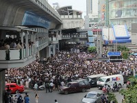 スクムビット、アソークの交通麻ひ　反恩赦デモで 画像