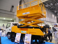 【ハイウェイテクノ13】最新の高所作業車、7人乗りで価格は1600万円 画像