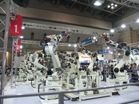 【国際ロボット展13】これぞ本当のロボットダンス！？　川崎重工業の産業ロボットに感動 画像