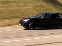 【ロサンゼルスモーターショー13】ポルシェの新型SUV、 マカン …スポーツカーのパフォーマンス［動画］ 画像