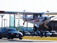 アウディ、Sモデル試乗会で飛行機との競争を実施 画像