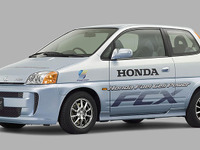 ホンダ FCX が日本初、型式認証を取得 画像