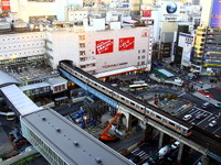 解体工事中の東急百貨店を使った震災訓練…11月23日 画像