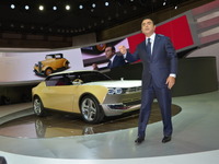 【東京モーターショー13】箱スカ復活?日産 IDx…中村史郎常務「日産の資産を反映」 画像