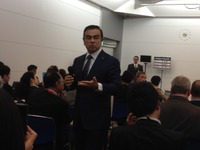 【東京モーターショー13】日産ゴーン社長「EV普及は充電インフラが第一」 画像