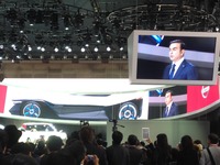 【東京モーターショー13】日産ゴーン社長、ブレードグライダーはEVの長期的可能性を提示 画像