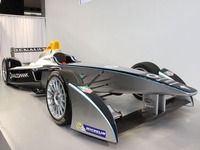 【東京モーターショー13】SNSの応援でMAXパワー増大…Formula EのPushToPass 画像