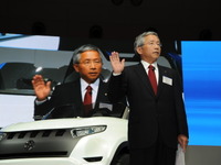 【東京モーターショー13】スズキ本田副社長「HVをコンパクトカーに適したコストで」 画像