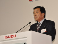 【東京モーターショー13】いすゞ 細井社長「『みまもりくんオンラインサービス』の新サポートを行う」 画像