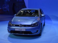 【ロサンゼルスモーターショー13】VWグループ、2018年までに40の代替燃料車投入へ…北米第一弾は新型ゴルフEV 画像