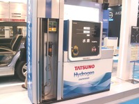 【東京モーターショー13】HySUT、X-TRAIL FCVと水素ガスディスペンサーを展示 画像