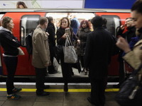 ロンドン地下鉄、2015年から週末の終夜運転を実施へ 画像