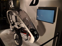 【東京モーターショー13】ブリヂストンのデザイナーが考えた未来の電動自転車 画像