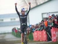 【Pro CX】パワーとアンダーソン、スタンディングのリードを守る 画像