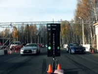 日産 GT-R、世界最速決定戦…パワーは1500ps超、0-1600m加速を競う［動画］ 画像