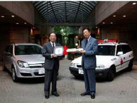 ヤナセ、アストラワゴン5台を日本赤十字社に寄贈 画像