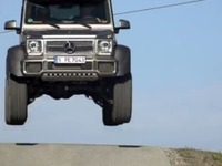 メルセデス Gクラス に異次元の6輪車…G63 AMG と比較テスト［動画］ 画像