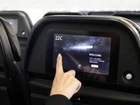 スターフライヤー、日本初、機内で電子書籍機能によるニュース提供を開始 画像
