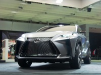 【東京モーターショー13】レクサスLF-NX…新しい世界観を思い切ってトライ 画像
