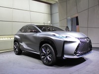 【東京モーターショー13】レクサスLF-NX…キーワードは凝縮感と切れ味 画像