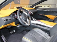 【東京モーターショー13】レクサスLF-NX…エクステリアからつながるようなセンターコンソール 画像