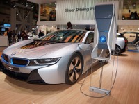 【東京モーターショー13】BMW i8、エンジン＋モーターで362馬力［詳細画像］ 画像