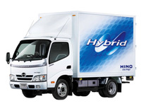 日野自動車、台風によるフィリピンの被災地に小型トラックと義援金による支援を実施 画像