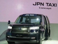 【東京モーターショー13】トヨタ JPNタクシー…日本の“おもてなし”を感じてもらえるように 画像