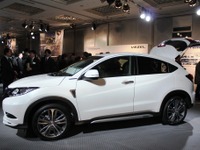 【ホンダ ヴェゼル 発表】手で触って面の熟成と吟味を念入りに行った 画像