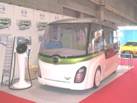 【大阪モーターショー13】日野、低床シャーシの EVコミュニティバス コンセプト ポンチョ ミニ を展示 画像